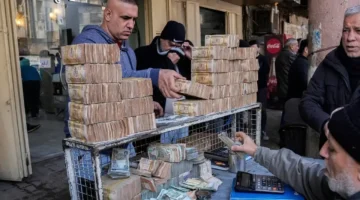 استقرار أسعار الدولار في الأسواق العراقية مقابل الدينار خلال تعاملات اليوم الثلاثاء